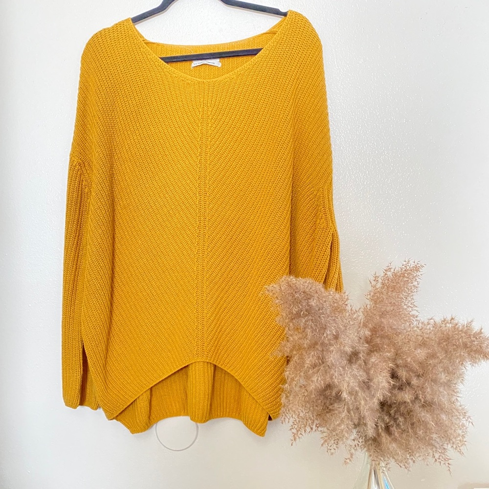 URBAN OUTFITTERS SWEATER